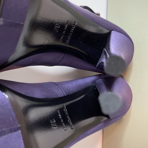 Tom Ford Purple Satin Open Toe heels (Retail $1490) - Picture 5 of 8